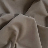 Hochwertiger Samt Stoff aus recycelten Polyesterfasern in der Farbe dunkelbeige