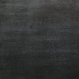 schwarzer Samtstoff in der Farbe schwarz