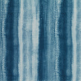 Raumhoher Gardinenstoff mit Aquarellmuster in der Farbe blau