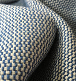 Blauer nachhaltiger Outdoorstoff